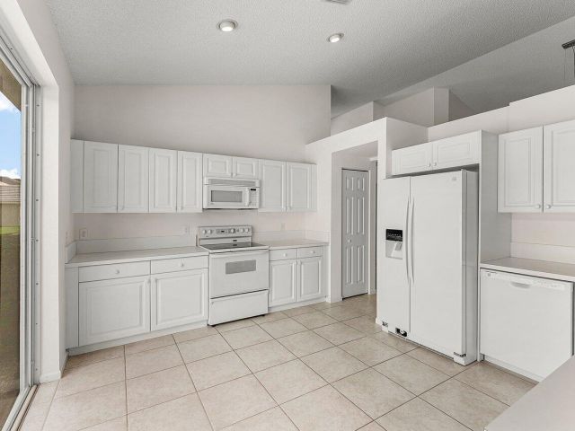 Home for rent at 7728 Edinburough Lane - photo 6219270