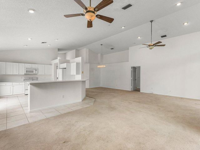 Home for rent at 7728 Edinburough Lane - photo 6219272