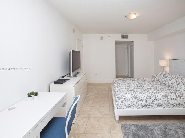 Apartment for rent  Unit #2704 - photo 6219730