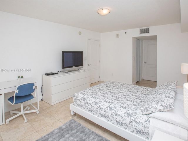 Apartment for rent  Unit #2704 - photo 6219731