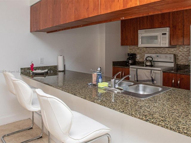 Apartment for rent  Unit #2704 - photo 6219739