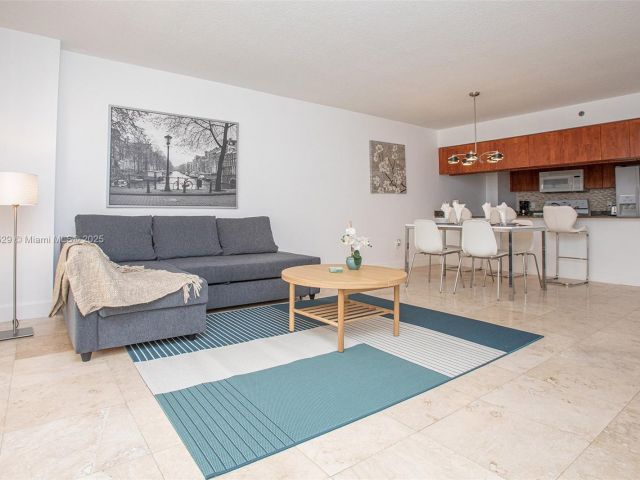 1-bedroom condo for rent in Miami - 1200 Brickell Bay Dr 2704 - MondialRealty