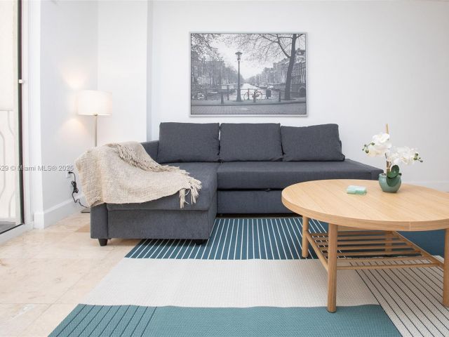 1-bedroom condo for rent in Miami - 1200 Brickell Bay Dr 2704 - MondialRealty