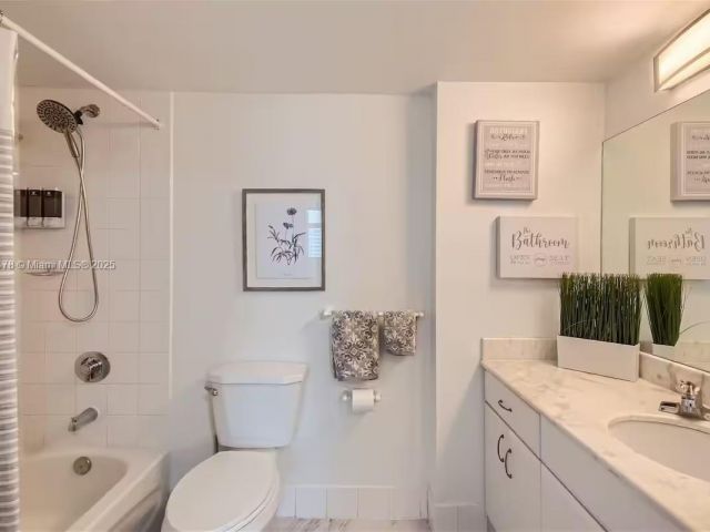 Apartment for sale  Unit #3923 - photo 6244175