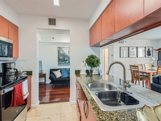 Apartment for sale  Unit #3923 - photo 6244179