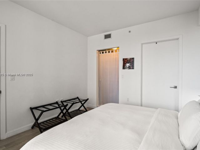 Apartment for sale  Unit #1801 - photo 6247448