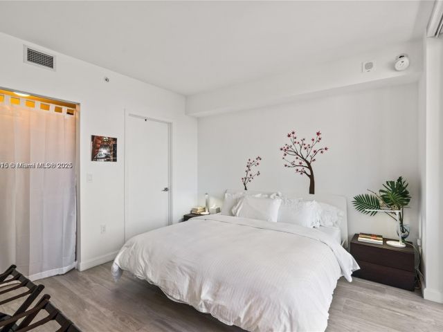 Apartment for sale  Unit #1801 - photo 6247450