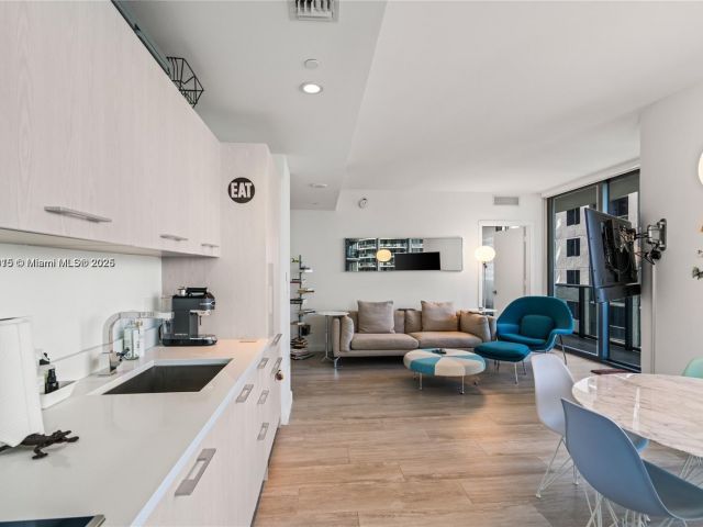 Apartment for sale  Unit #1801 - photo 6247452