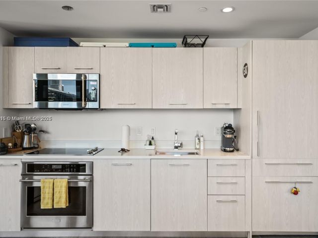 Apartment for sale  Unit #1801 - photo 6247454