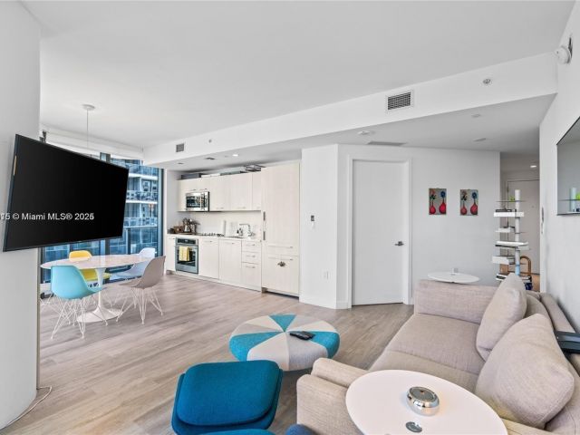 Apartment for sale  Unit #1801 - photo 6247458