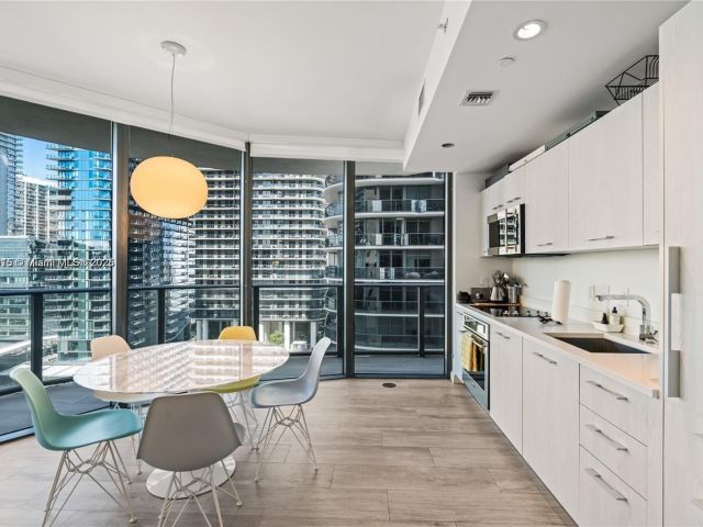 Apartment for sale  Unit #1801 - photo 6247461