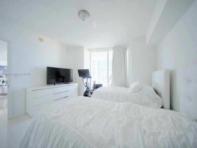 Apartment for sale  Unit #4004 - photo 6219812