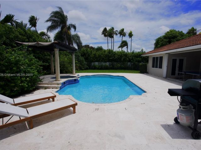 Home for rent at 12401 SW 77th St 12401 - photo 6222134