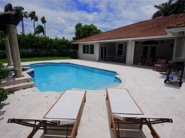 Home for rent at 12401 SW 77th St 12401 - photo 6222138