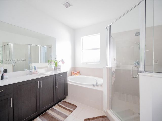 Home for sale at 1388 SE 27th Ter - photo 6246549