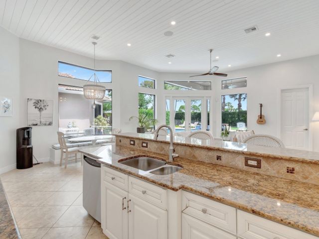 Home for sale at 15652 Glencrest Avenue - photo 6764732