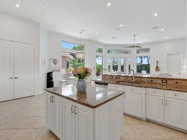 Home for sale at 15652 Glencrest Avenue - photo 6764733