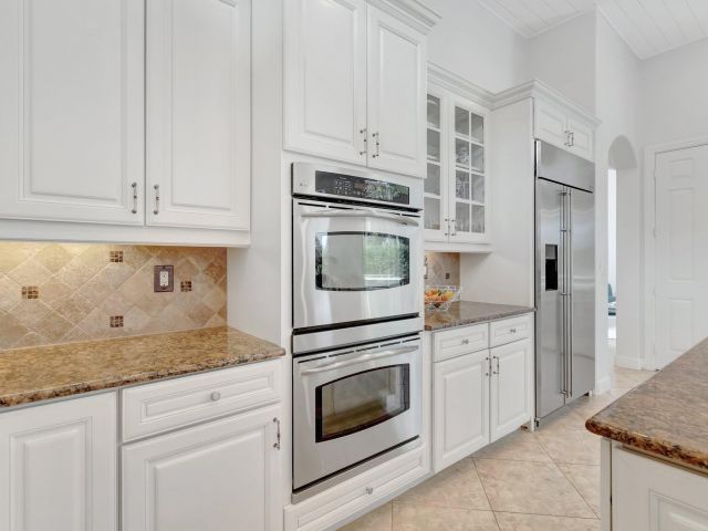 Home for sale at 15652 Glencrest Avenue - photo 6764734