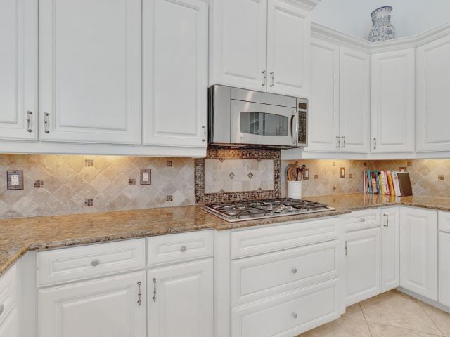 Home for sale at 15652 Glencrest Avenue - photo 6764735