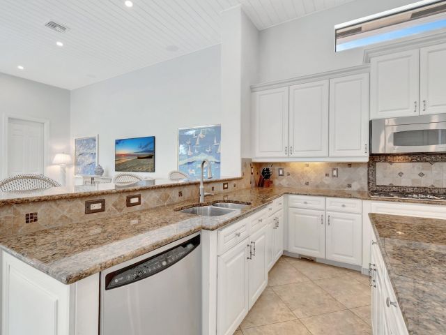 Home for sale at 15652 Glencrest Avenue - photo 6764736