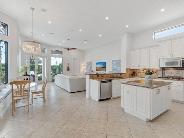 Home for sale at 15652 Glencrest Avenue - photo 6764737