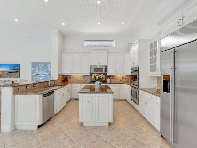 Home for sale at 15652 Glencrest Avenue - photo 6764739