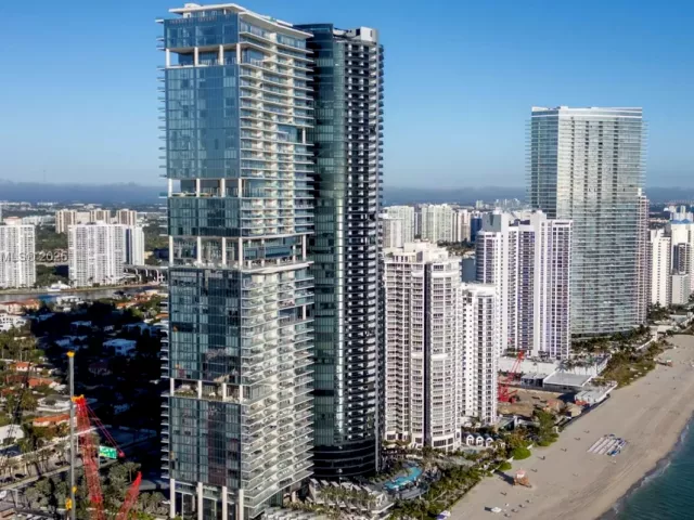 4-bedroom condo for sale in Sunny Isles Beach - 18555 Collins Ave 2303 - MondialRealty