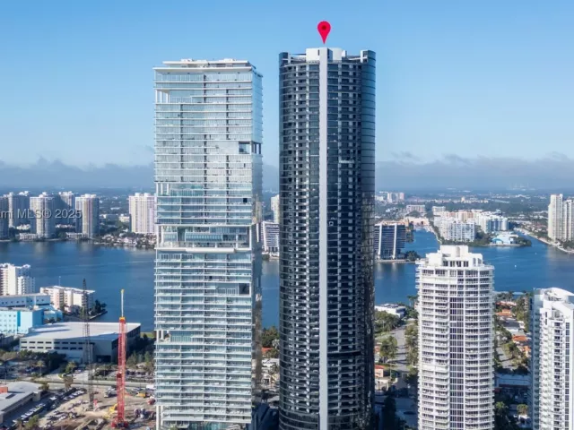 4-bedroom condo for sale in Sunny Isles Beach - 18555 Collins Ave 2303 - MondialRealty