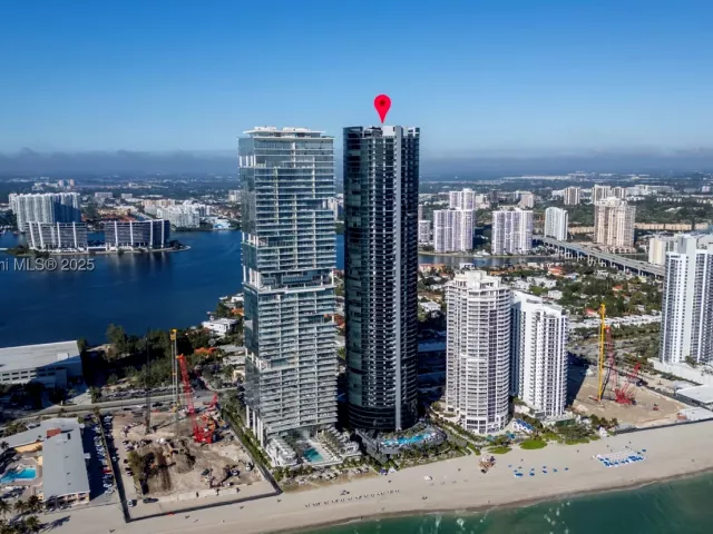 4-bedroom condo for sale in Sunny Isles Beach - 18555 Collins Ave 2303 - MondialRealty
