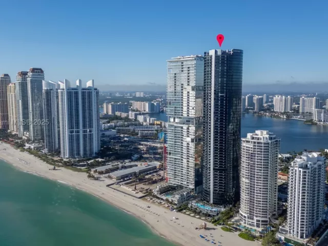4-bedroom condo for sale in Sunny Isles Beach - 18555 Collins Ave 2303 - MondialRealty