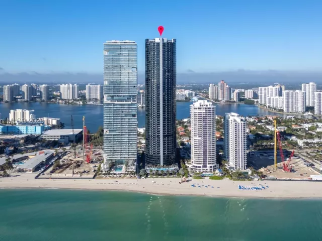 4-bedroom condo for sale in Sunny Isles Beach - 18555 Collins Ave 2303 - MondialRealty