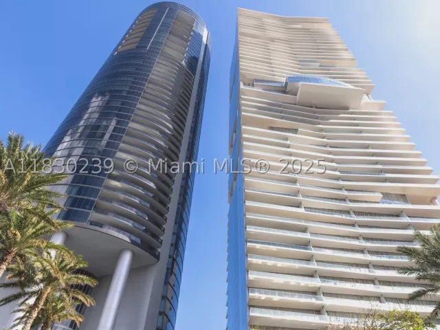 4-bedroom condo for sale in Sunny Isles Beach - 18555 Collins Ave 2303 - MondialRealty