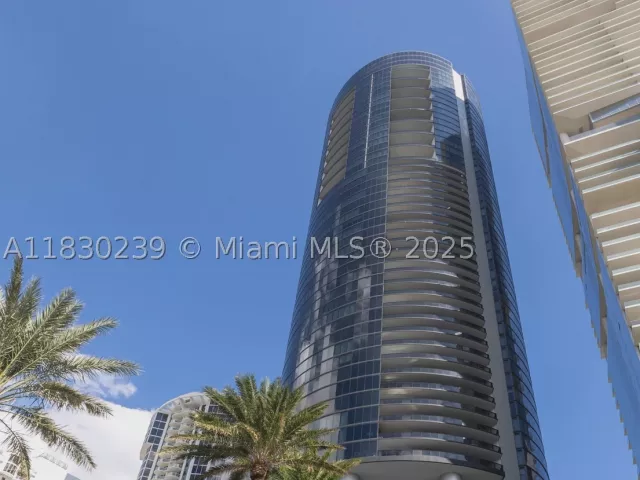4-bedroom condo for sale in Sunny Isles Beach - 18555 Collins Ave 2303 - MondialRealty