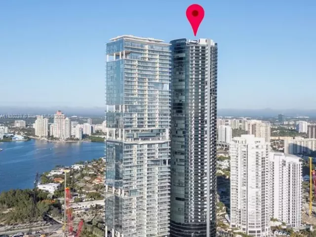 4-bedroom condo for sale in Sunny Isles Beach - 18555 Collins Ave 2303 - MondialRealty