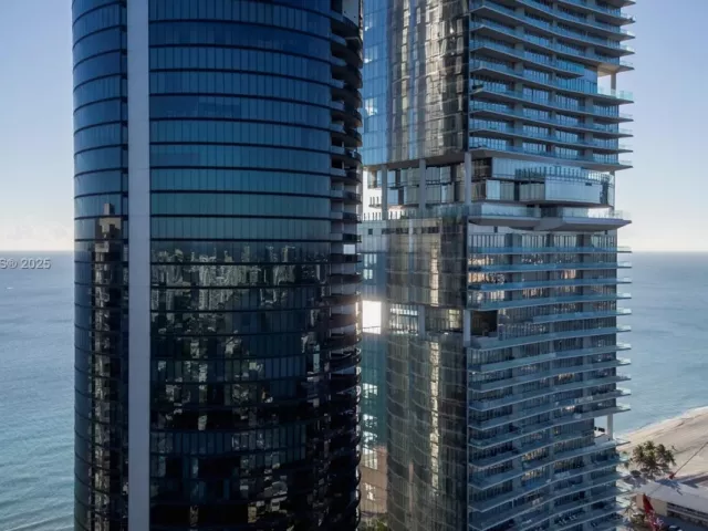 4-bedroom condo for sale in Sunny Isles Beach - 18555 Collins Ave 2303 - MondialRealty