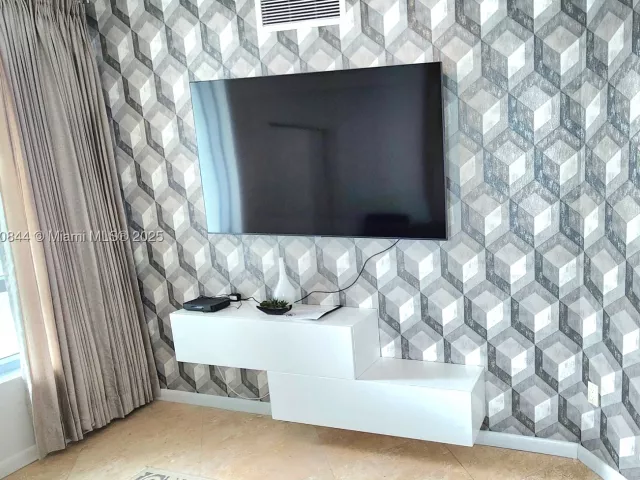 2-bedroom condo for sale in Miami - 350 S Miami Ave 3214 - MondialRealty