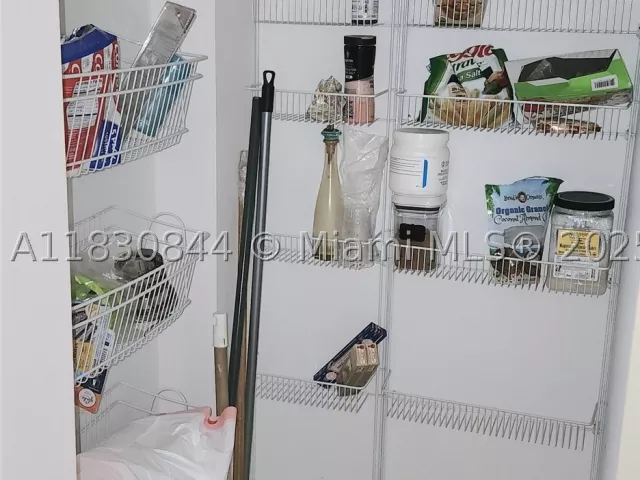 2-bedroom condo for sale in Miami - 350 S Miami Ave 3214 - MondialRealty