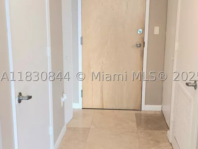 2-bedroom condo for sale in Miami - 350 S Miami Ave 3214 - MondialRealty