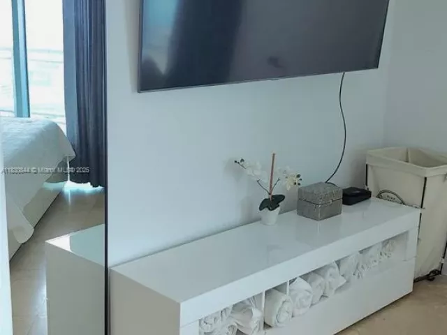 2-bedroom condo for sale in Miami - 350 S Miami Ave 3214 - MondialRealty