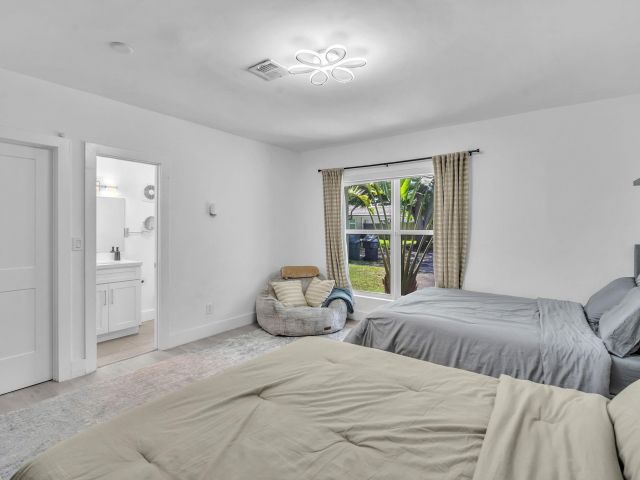 Home for sale at 5421 N 36th Ct - photo 6223991