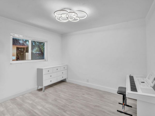 Home for sale at 5421 N 36th Ct - photo 6223993