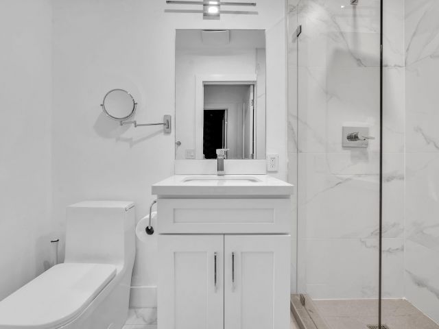 Home for sale at 5421 N 36th Ct - photo 6223995