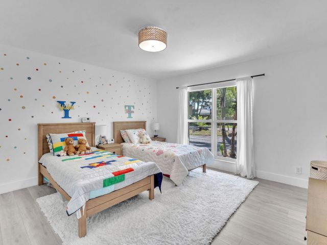 Home for sale at 5421 N 36th Ct - photo 6223996