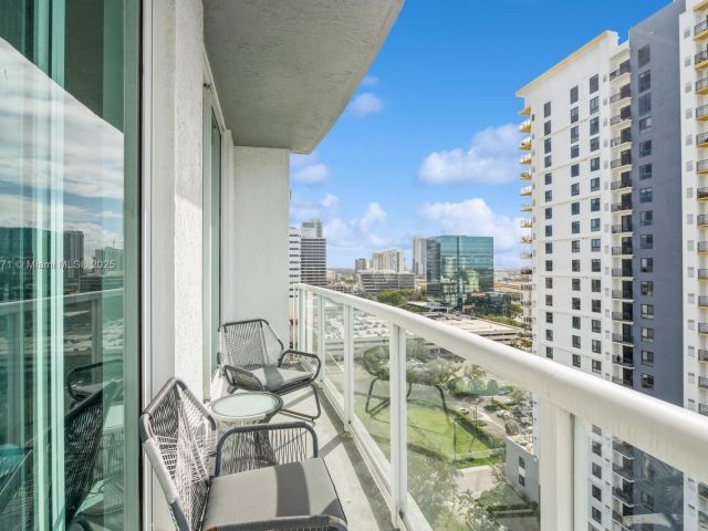 Apartment for rent  Unit #1602 - photo 7440377