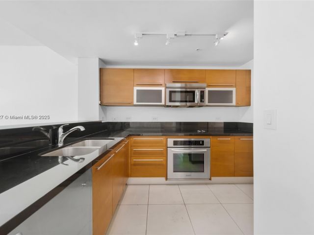 Apartment for sale  Unit #3704 - photo 6258374