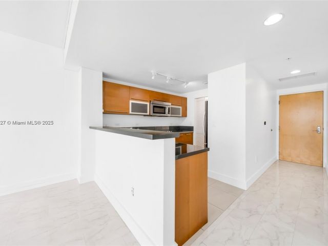 Apartment for sale  Unit #3704 - photo 6258375