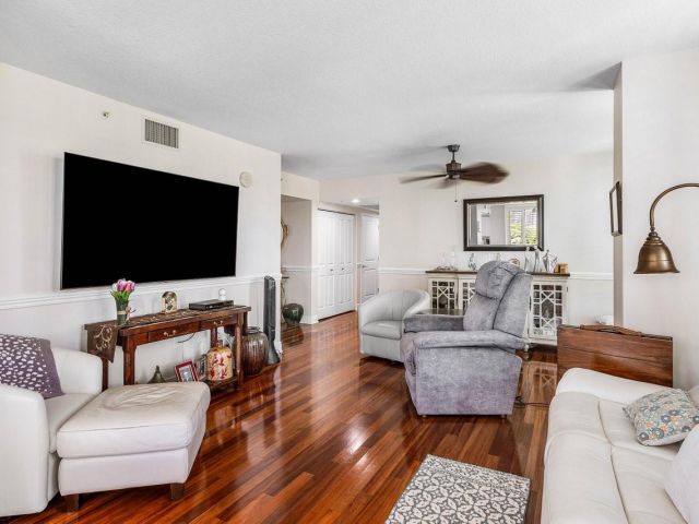 Apartment for sale  Unit #517 - photo 6233618