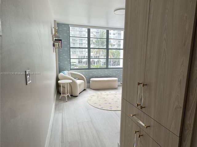 2-bedroom condo for sale in Miami Beach - 5700 Collins Ave 3C - MondialRealty