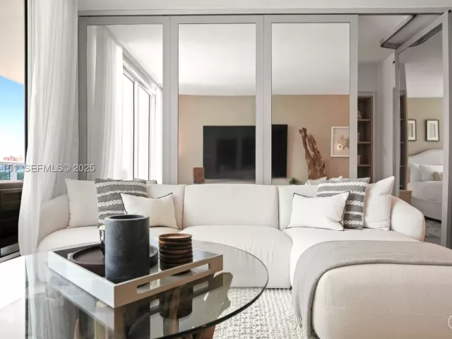 2-bedroom condo for sale in Miami Beach - 2301 Collins Ave 407 - MondialRealty