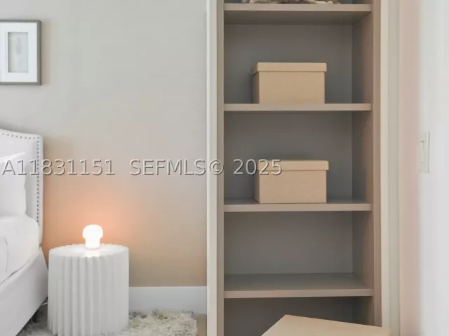 2-bedroom condo for sale in Miami Beach - 2301 Collins Ave 407 - MondialRealty